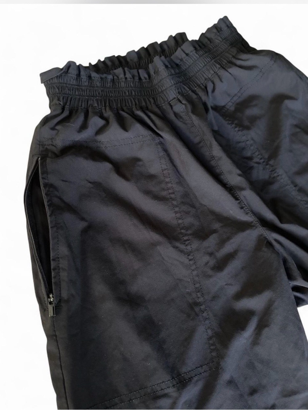 ATHLETA Savannah black joggers. Size 2. Elastic waistband and ankles.